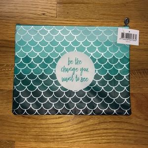 NWT thrive causemetics makeup bag